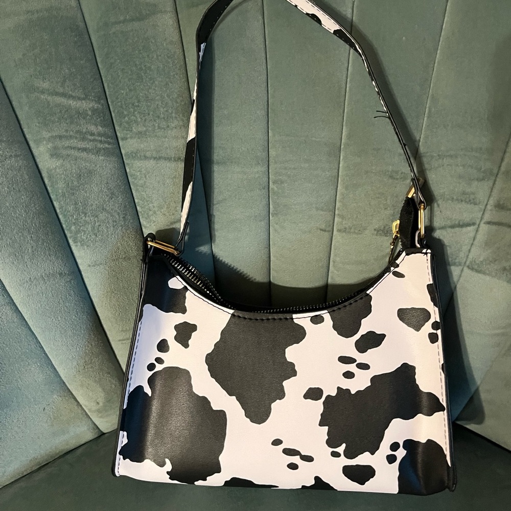 New just without tags . Cow shoulder bag. .
